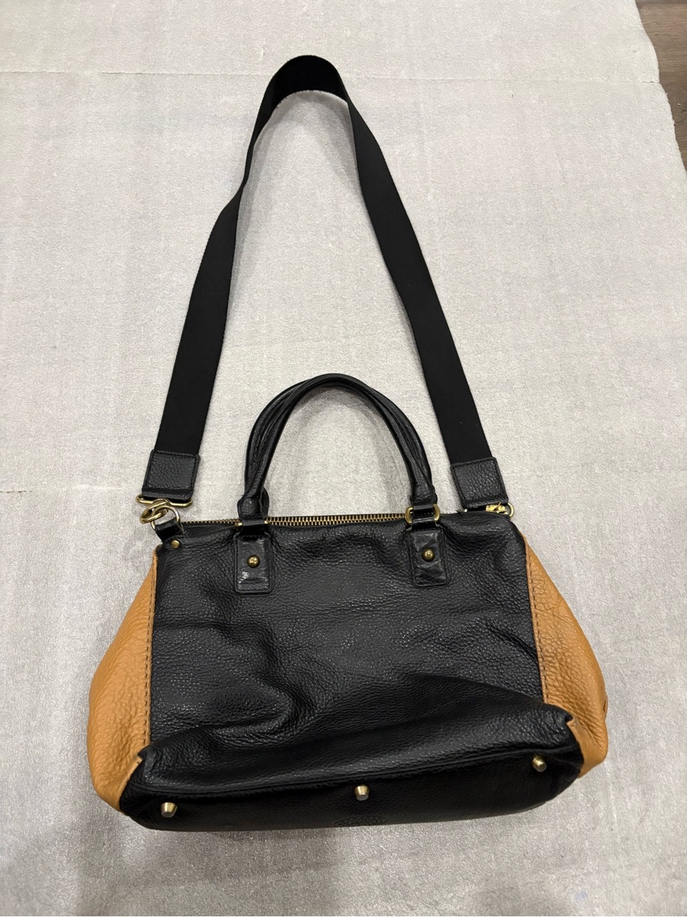 VTG Roots Leather Two-Tone Leather Black and Tan Shoulder Hand Bag
